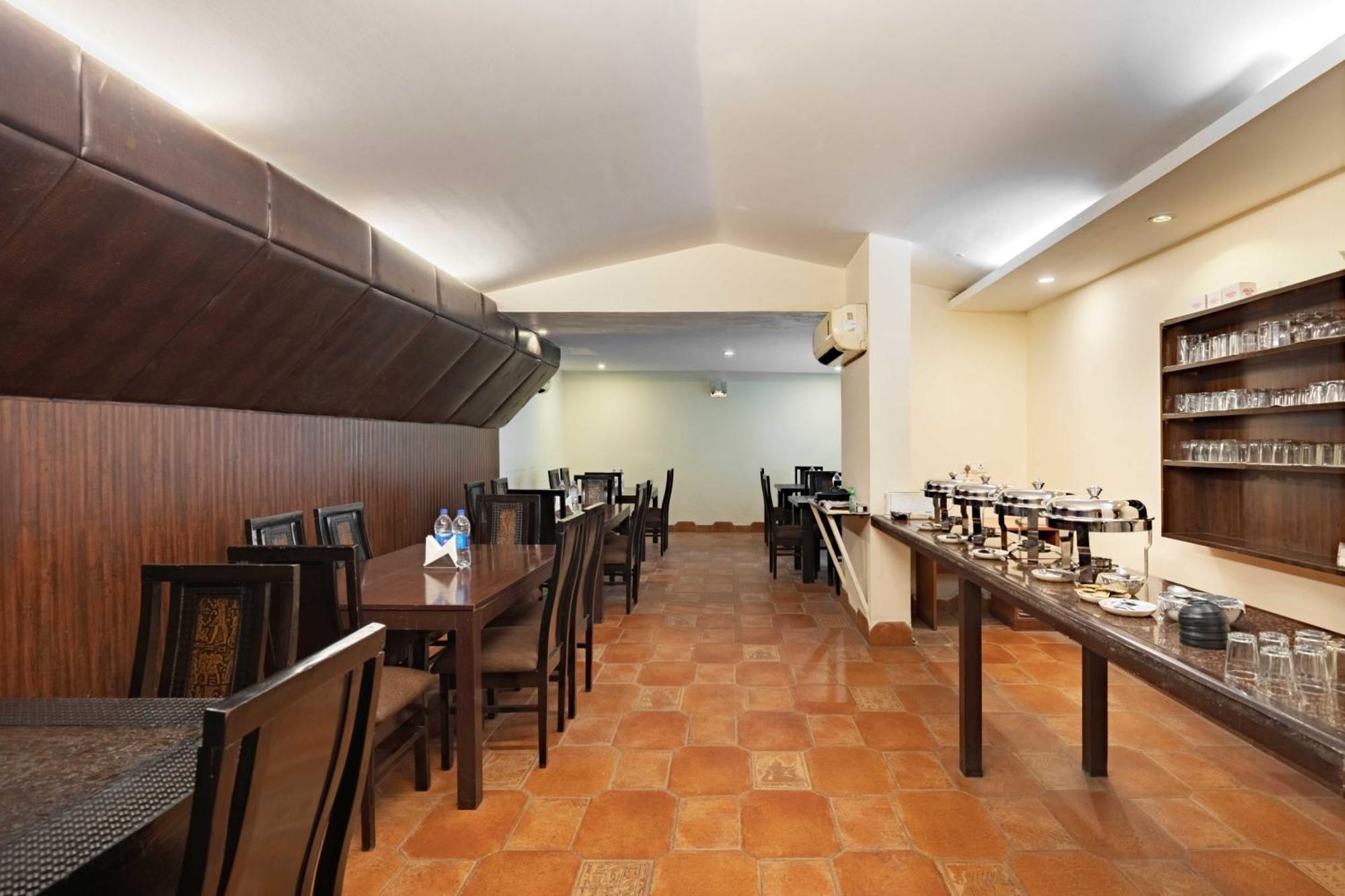 Hotel Treebo White Castle, Gurgaon Exterior foto