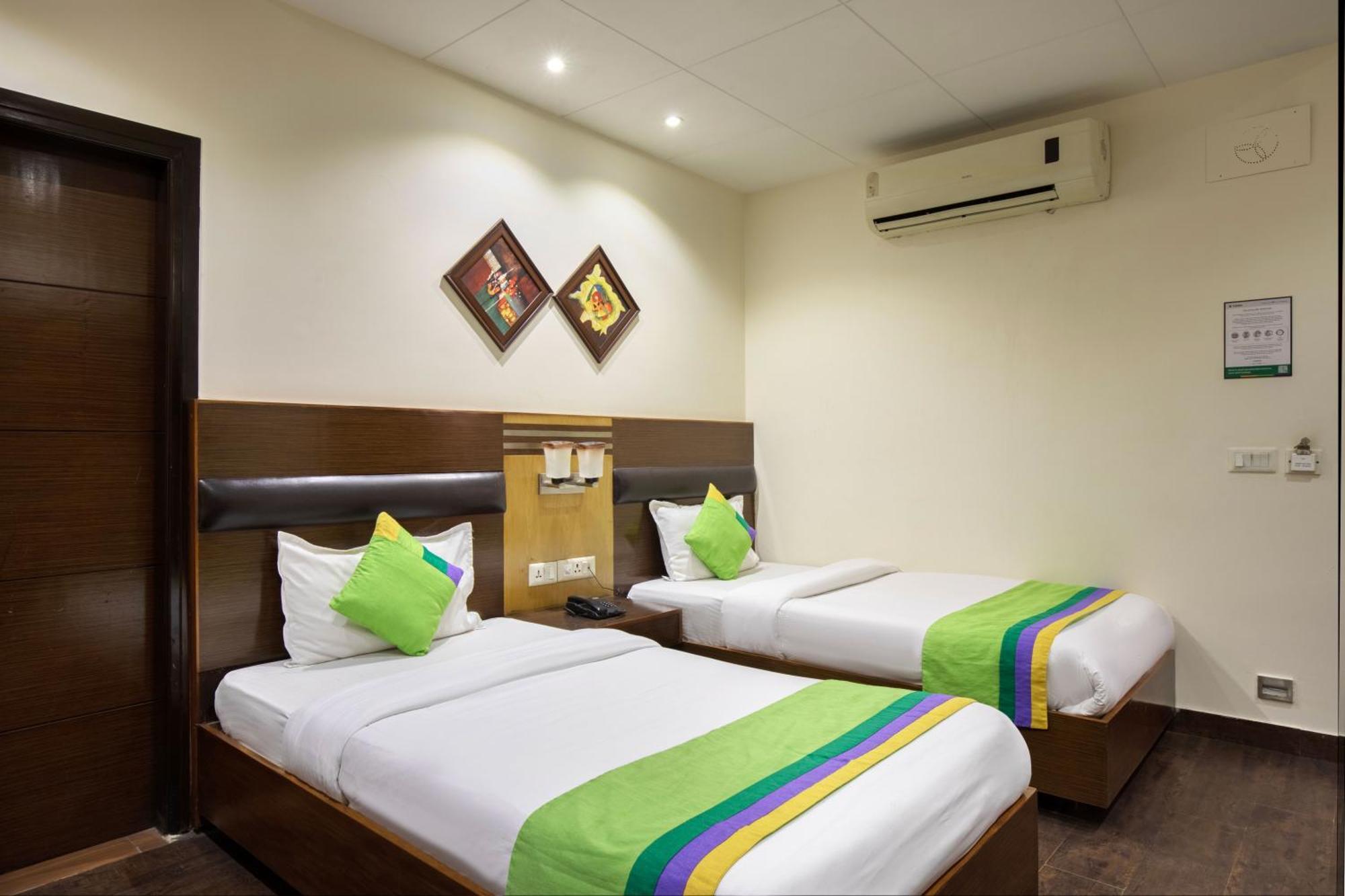 Hotel Treebo White Castle, Gurgaon Exterior foto