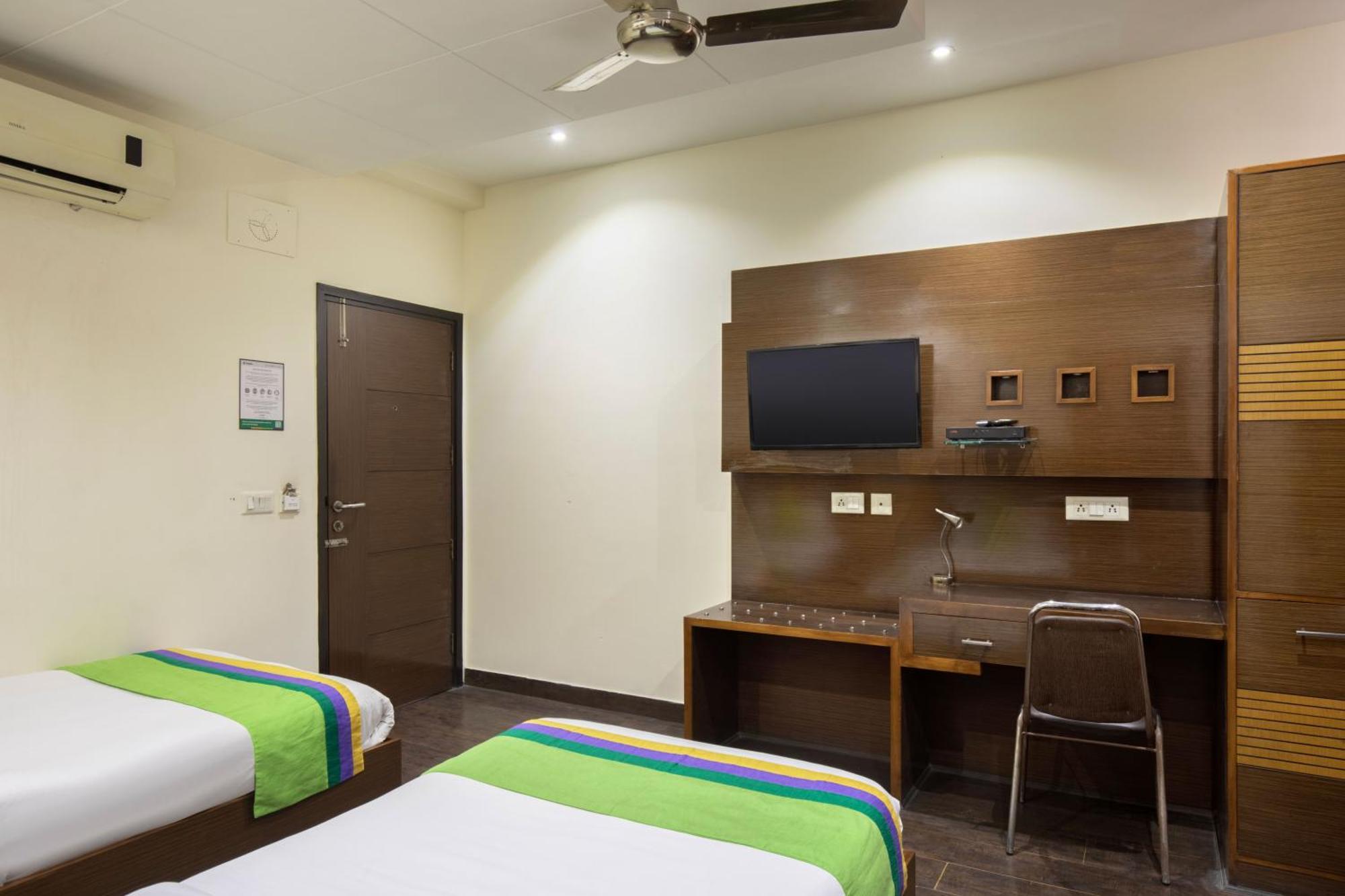 Hotel Treebo White Castle, Gurgaon Exterior foto
